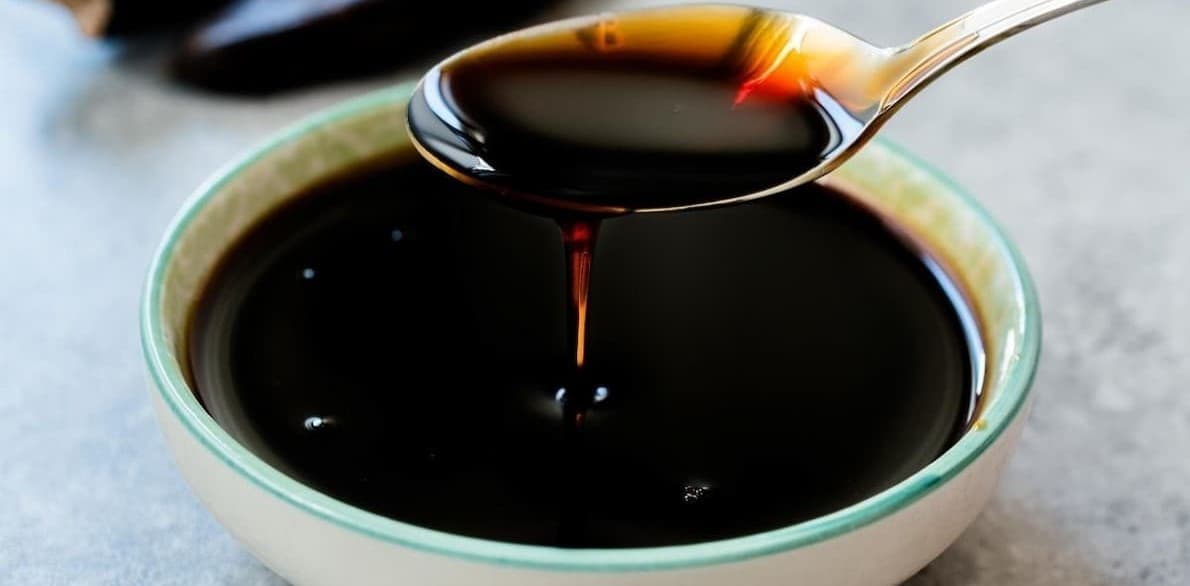 شیره خرما خانگی شیرین کننده طبیعی سفره ایرانی